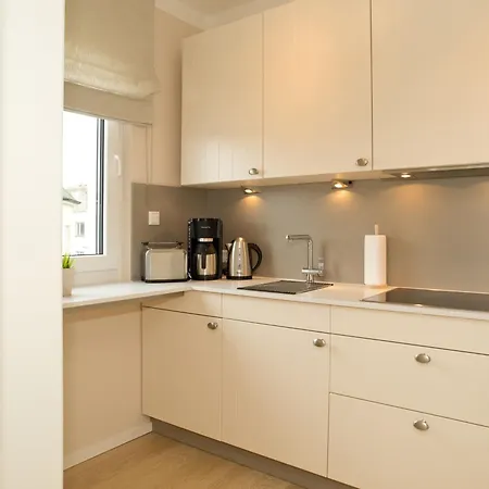 Duenenpalais App 17 *